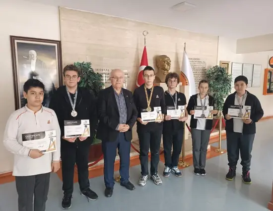 EVRENSEL KOLEJ’DEN BİLİMSEL ZAFER: 27 FİNALİST ÖĞRENCİ! 2 EVRENSEL KOLEJ